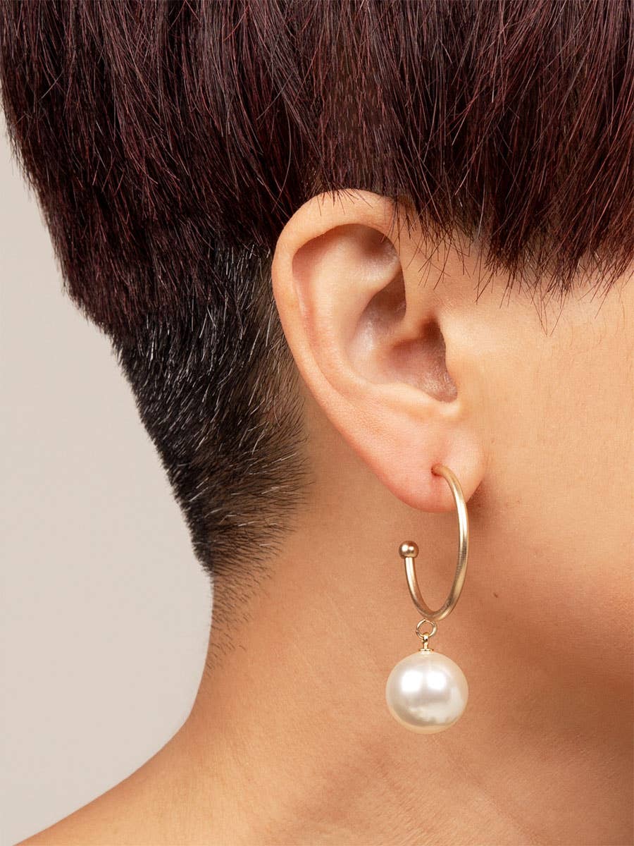 Pearl Bead Hoop Earring: Matte Gold/Pearl