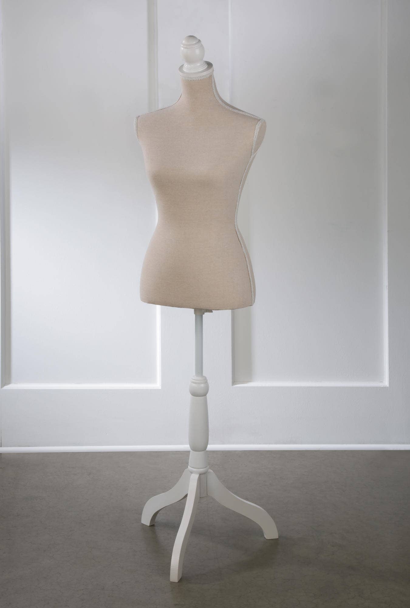 Linen & Burlap Floor or Tabletop Body Forms - Fiberglass: Cream / Tabletop