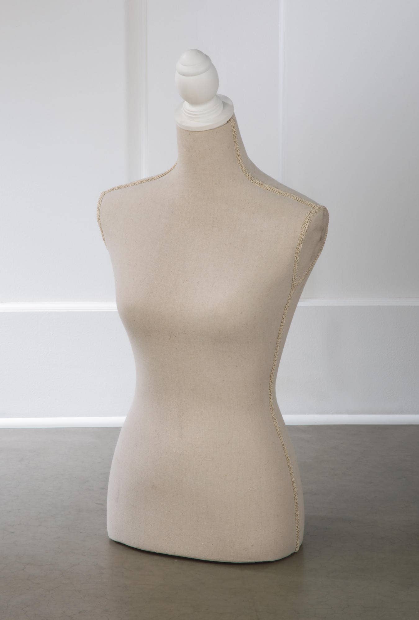 Linen & Burlap Floor or Tabletop Body Forms - Fiberglass: Cream / Tabletop