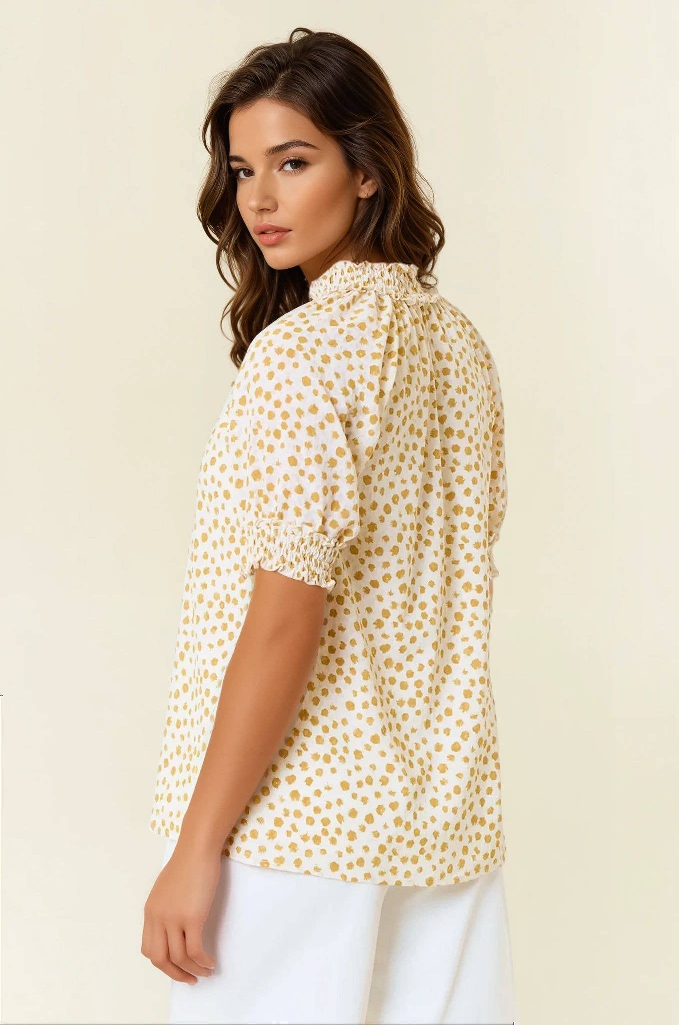 JACQUARD DOT PRINT SHORT SLEEVE BLOUSE - 44497T: Mustard / S