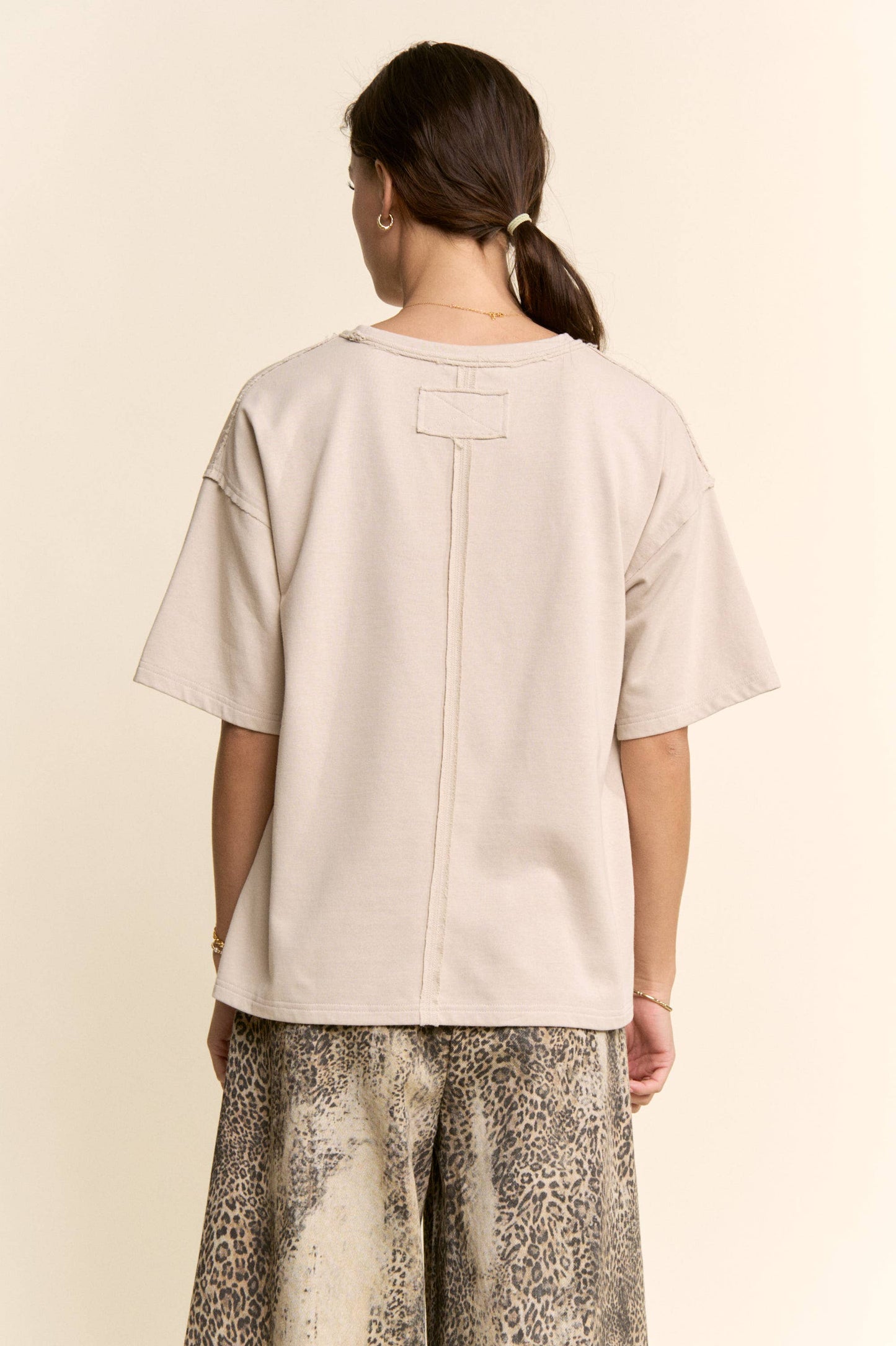 BLOSSOM-CROWNED KITTY PRINTED TOP: Beige / S