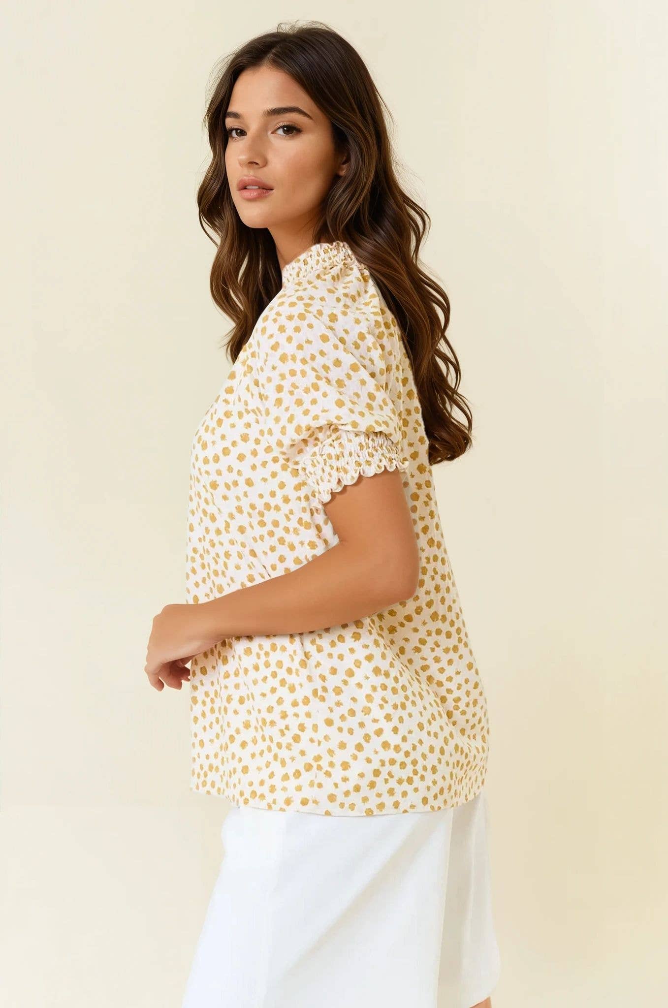 JACQUARD DOT PRINT SHORT SLEEVE BLOUSE - 44497T: Mustard / S