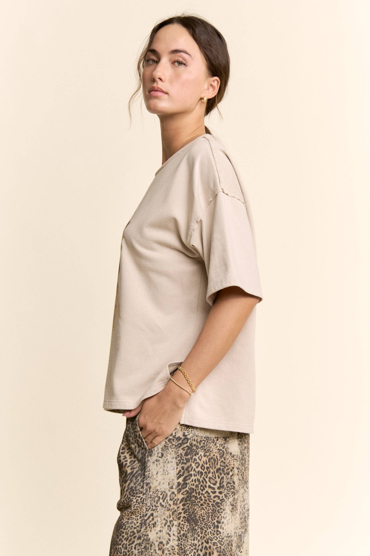 BLOSSOM-CROWNED KITTY PRINTED TOP: Beige / S